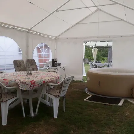 Camping De Luxe Am See I *